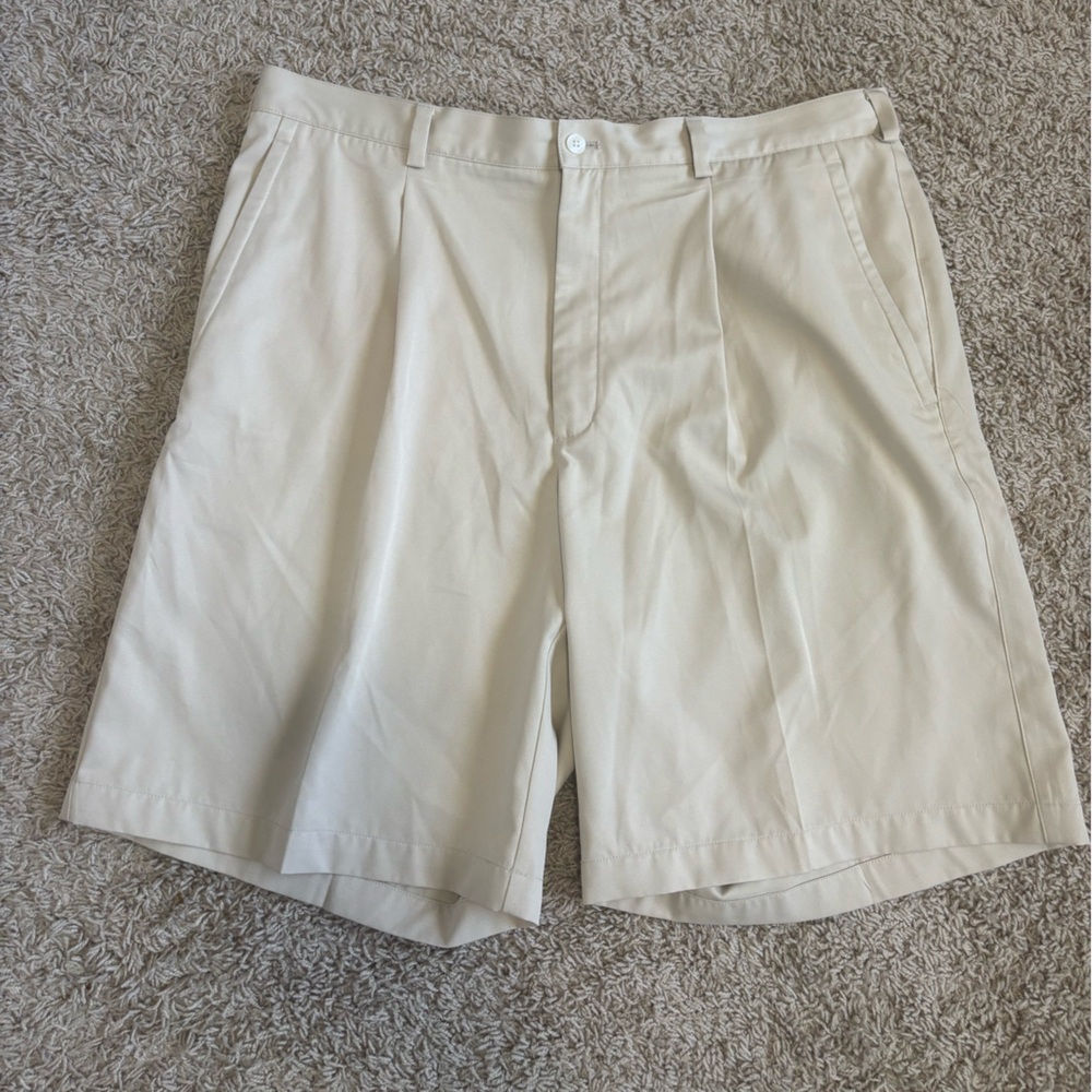 Nike Golf Men's Beige Flat Front Shorts